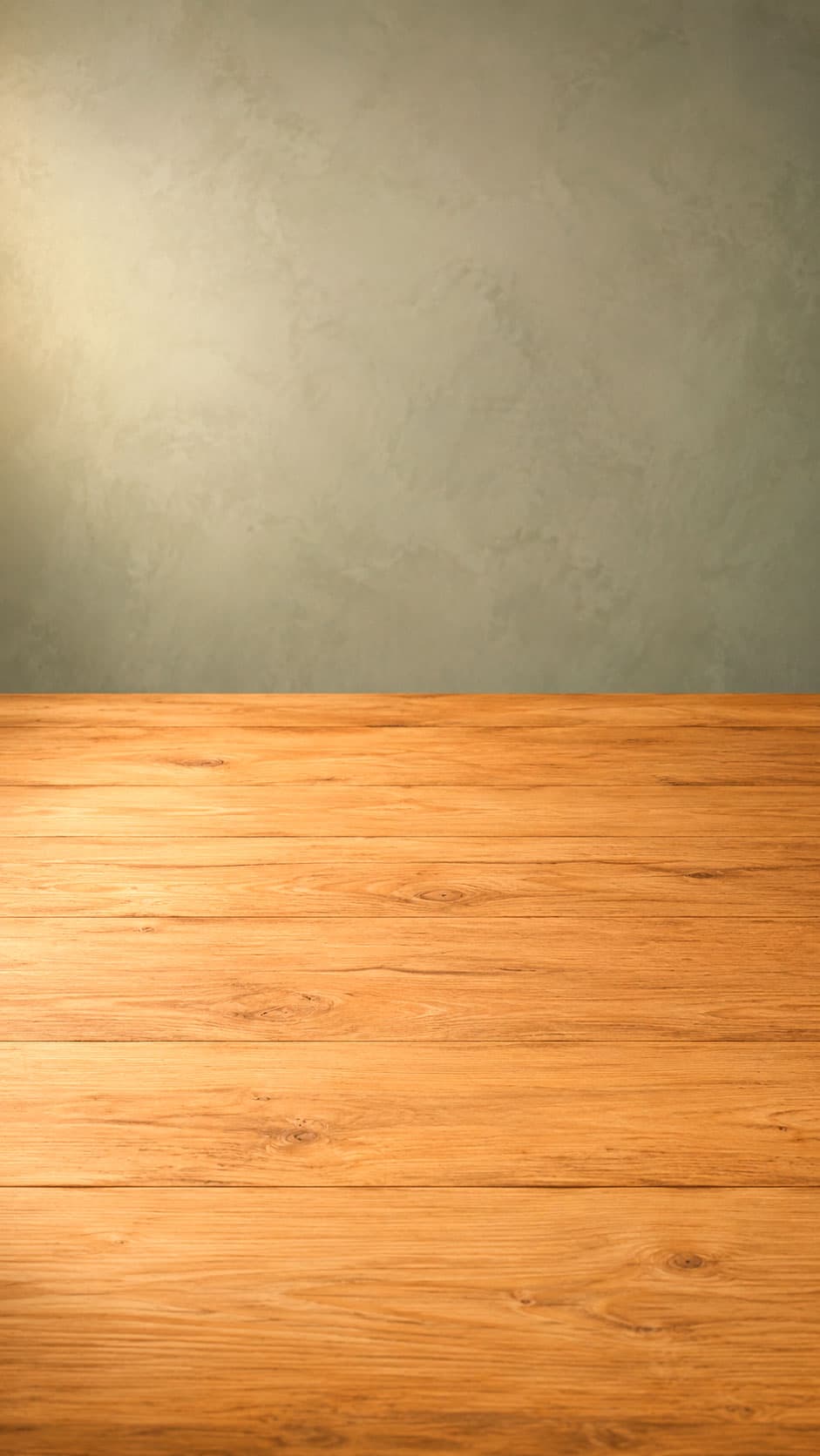 Mesa de madera y pared de fondo